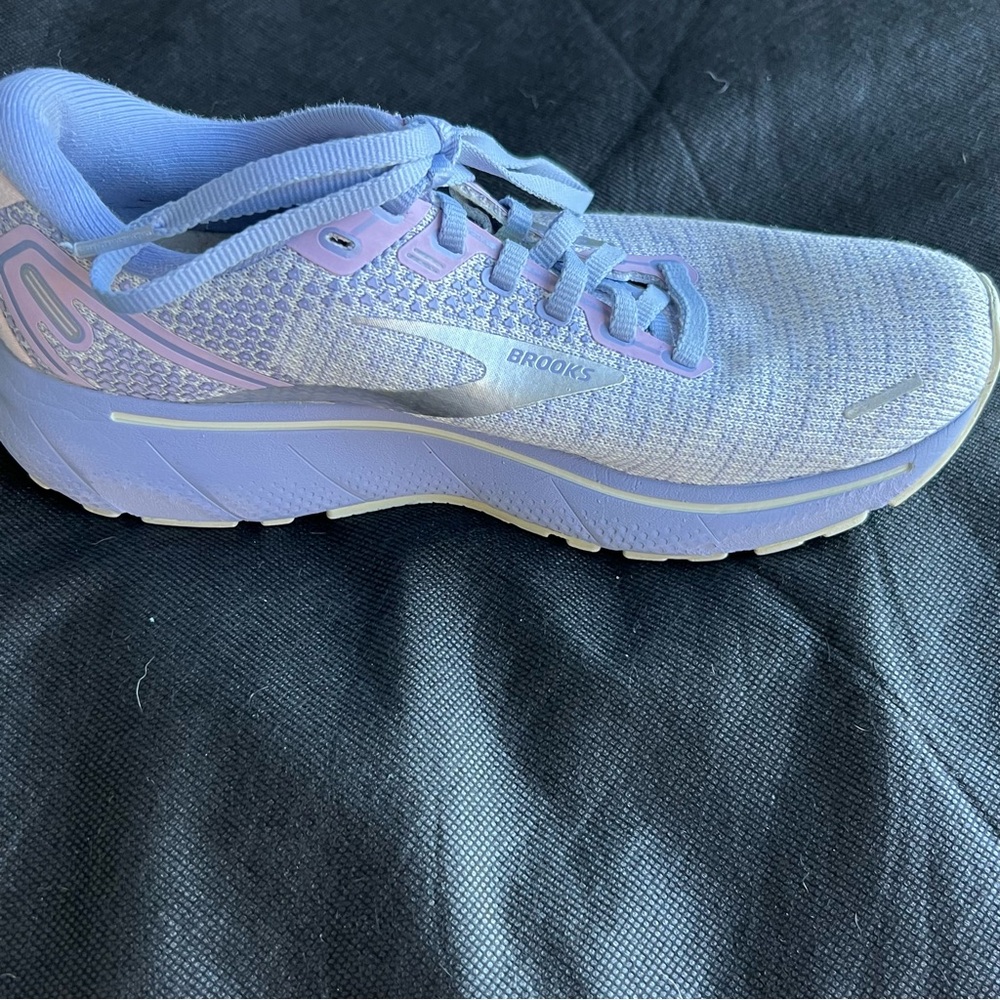 Brooks Ghost Light Purple Athletic Shoes - Picture 2 of 7